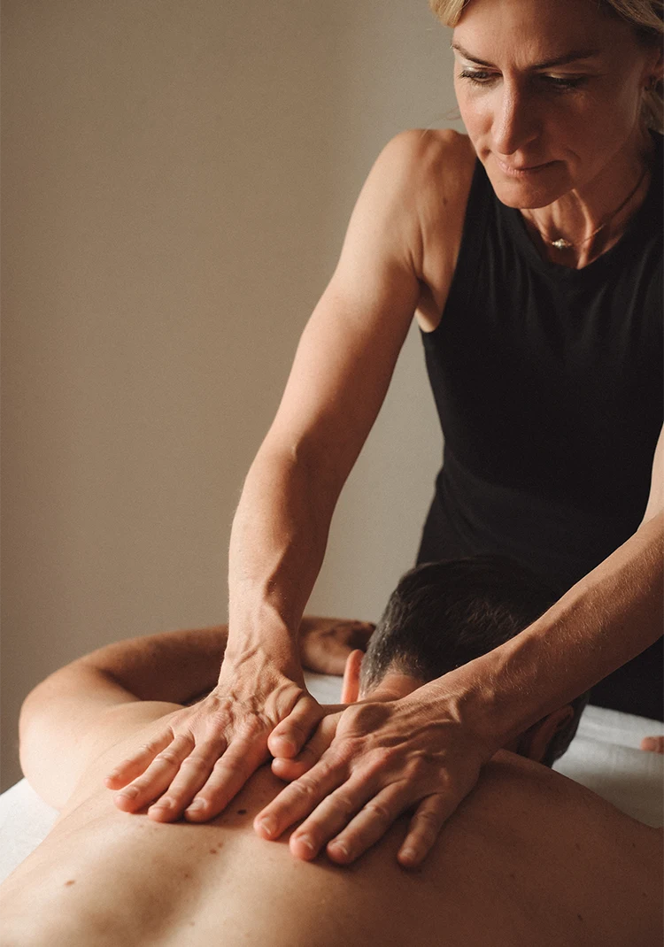 Les massages sportifs aident à la récupération après l'effort